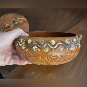 VINTAGE 1940’S MEXICO RED CLAY TLAQUEPAQUE BANDERA LARGE COVERED SERVING BOWL
